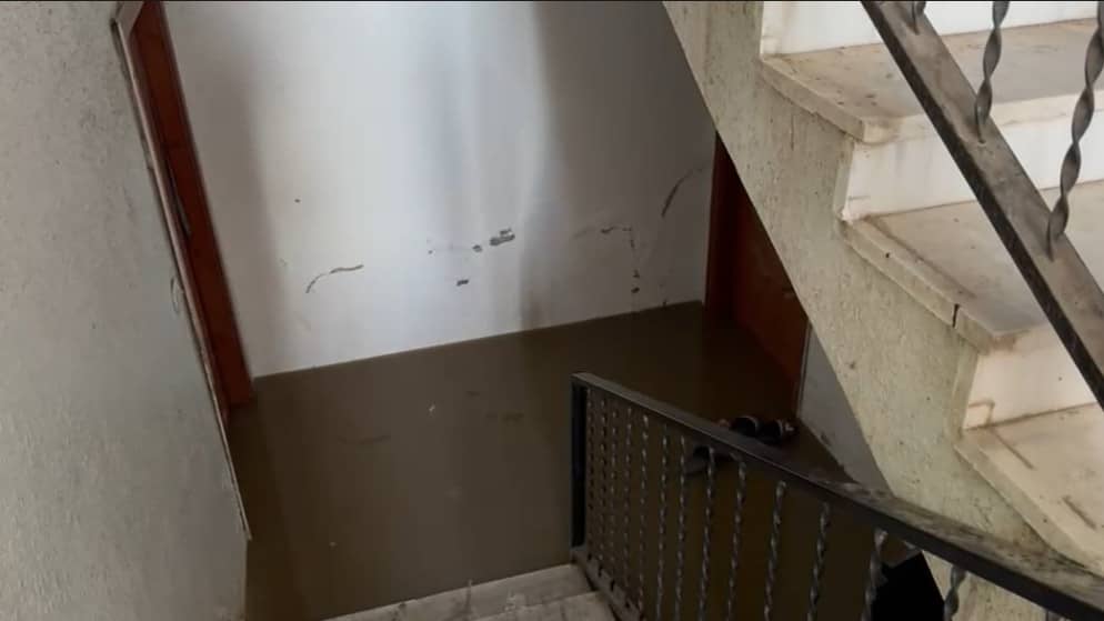 مياه الصرف الصحي تداهم منازل شرقي إربد.. و"مياه اليرموك" تحمل "سوء الاستخدام" المسؤولية