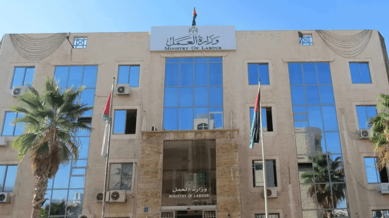 العمل: لا تعديل على إعفاءات قوننة العمالة المخالفة