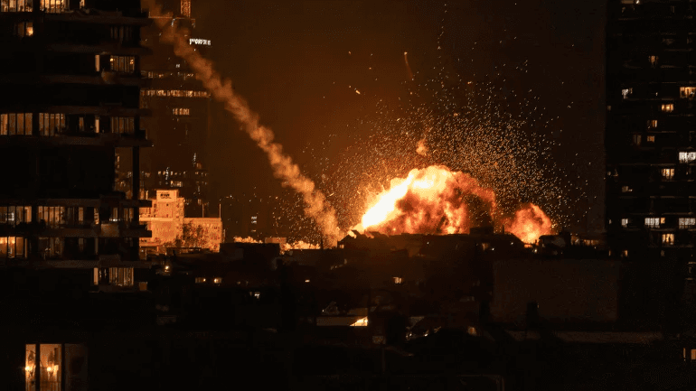 الحرس الثوري الإيراني يتوعد بالرد بعد قصف جزيرة لارك
