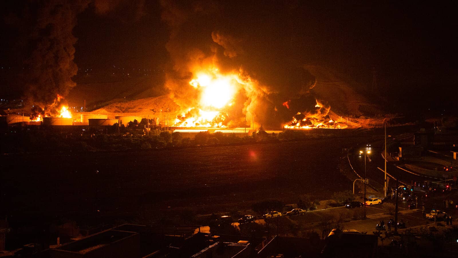 وسط تلويح بضربة عسكرية.. أكسيوس: إدارة ترمب تستضيف مسؤولين من الرياض وتل أبيب بشأن طهران