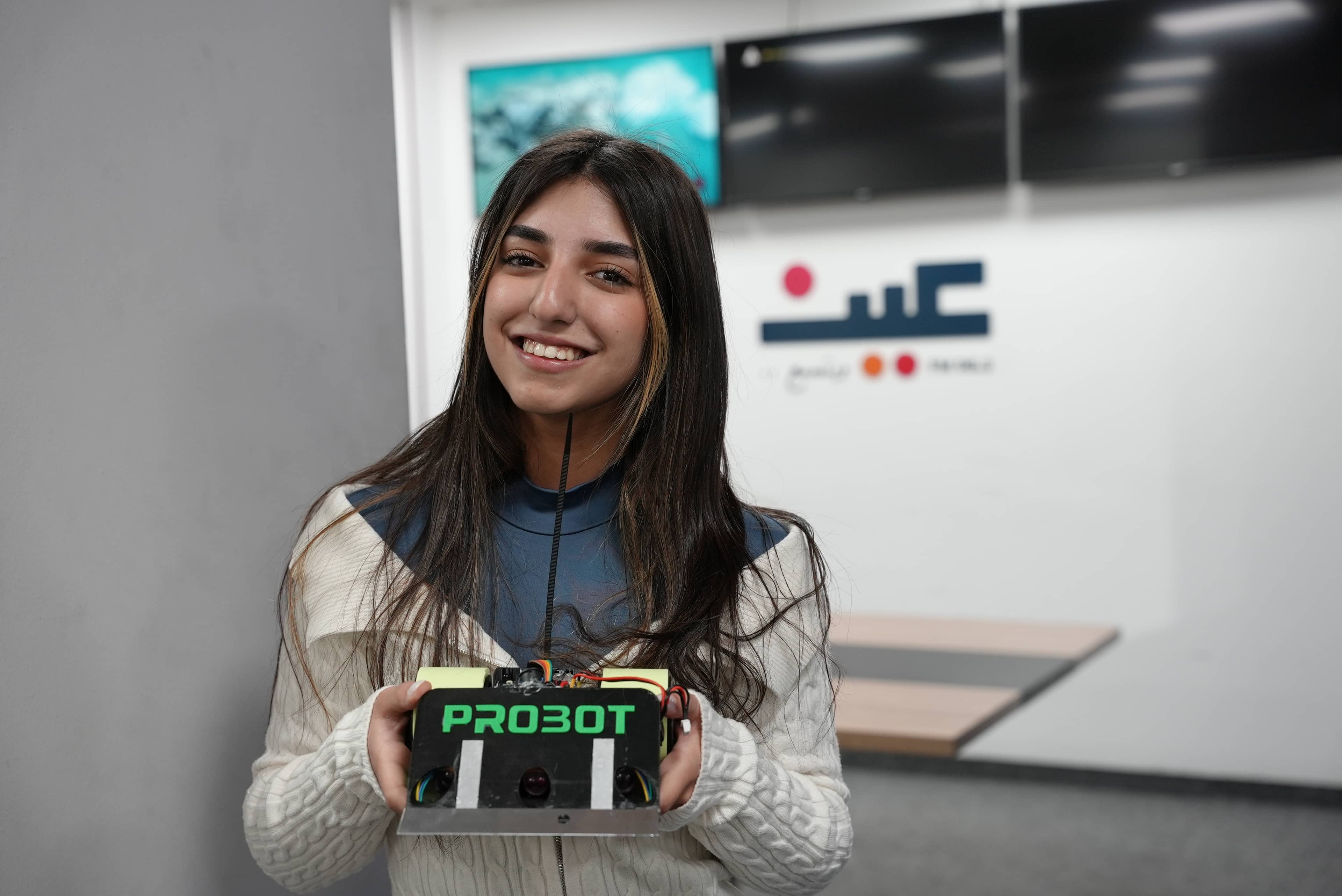 ماريا منصور.. قصة نجاح بدأت من لعبة الليغو وصولا إلى المنافسة بروبوت “سومو”