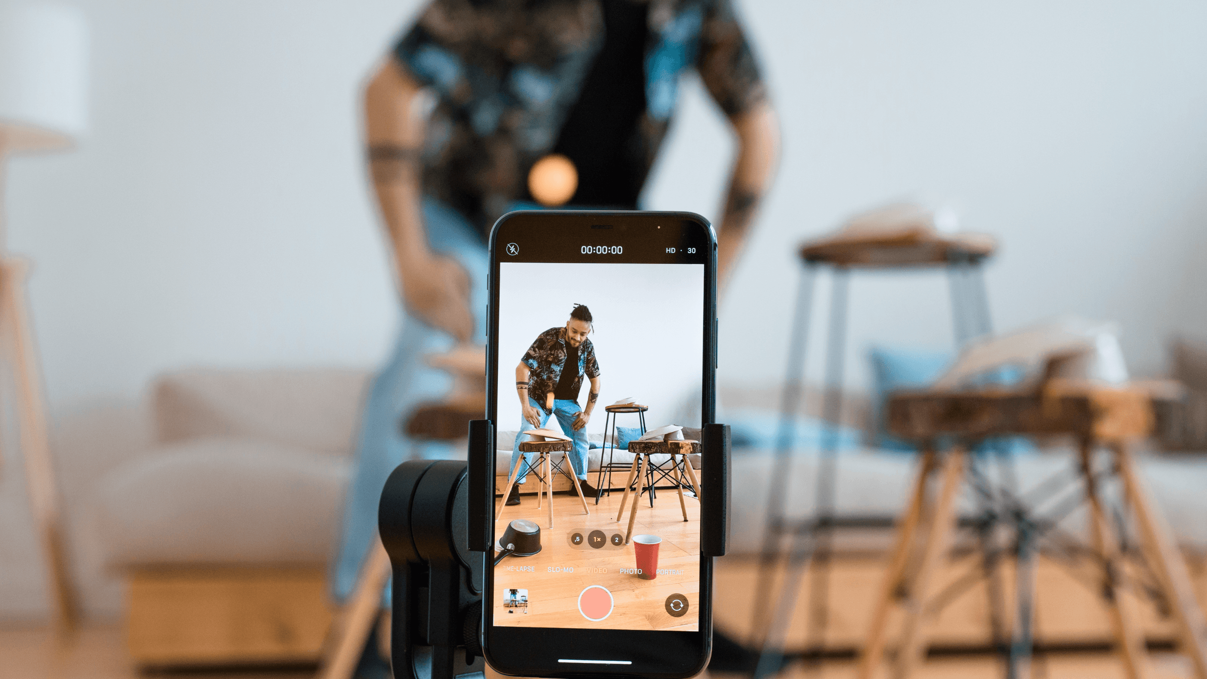 100 دولار في 13 دقيقة.. أردني يهرب إلى “تيك توك” بعد تراجع تجارته ويروي التفاصيل