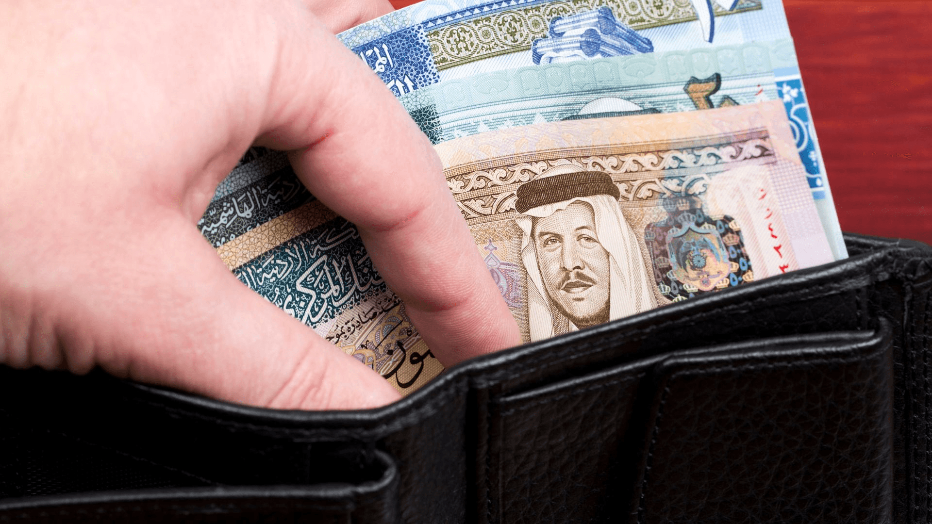 748 مليون دينار فوائد مترتبة على الحكومة من سندات وأذونات خزينة تم طرحها