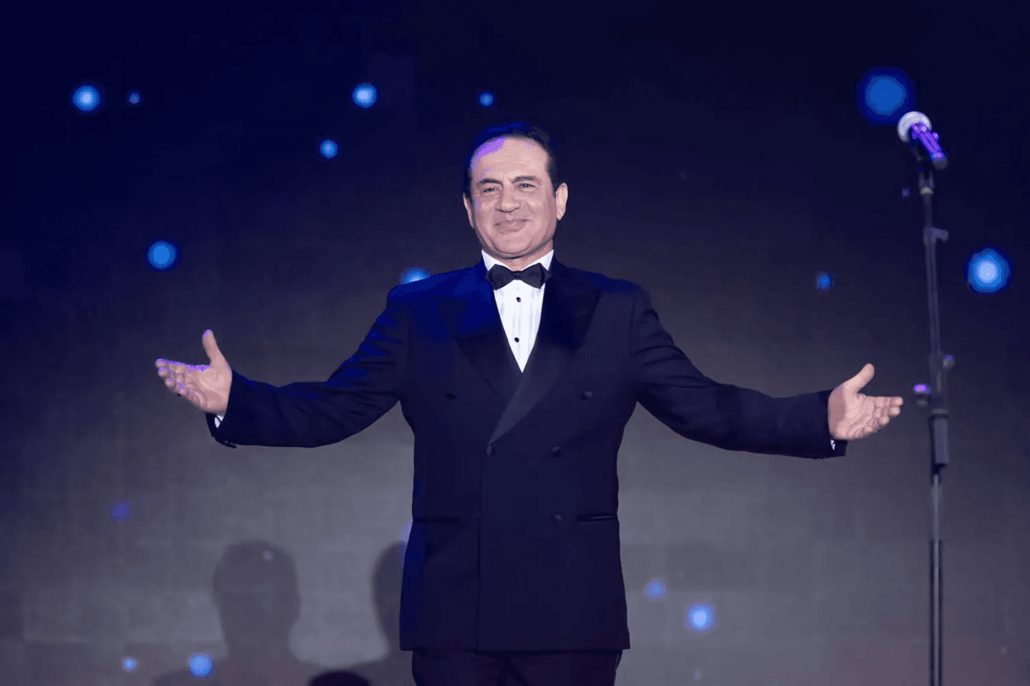 الفنان محمد ثروت يخضع لعملية جراحية ونجله يطلب الدعاء