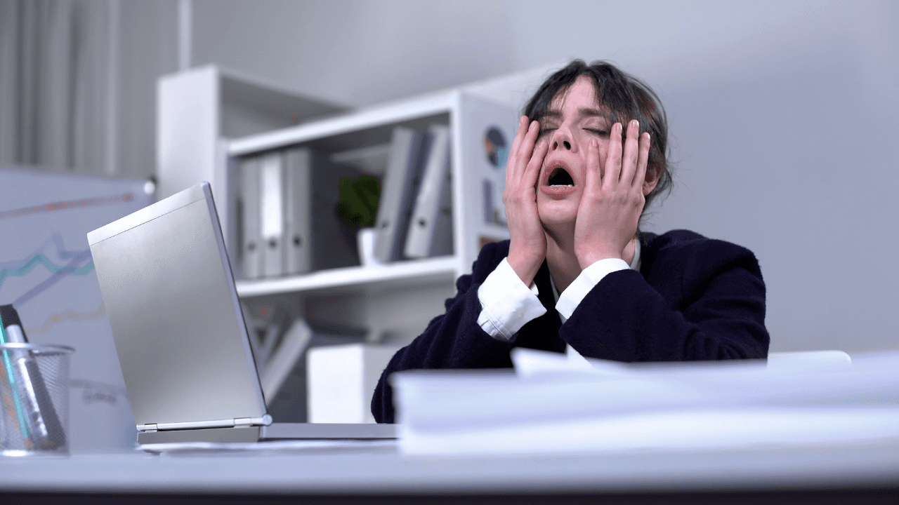 دراسة تكشف مهن ترفع خطر الاكتئاب والضيق النفسي