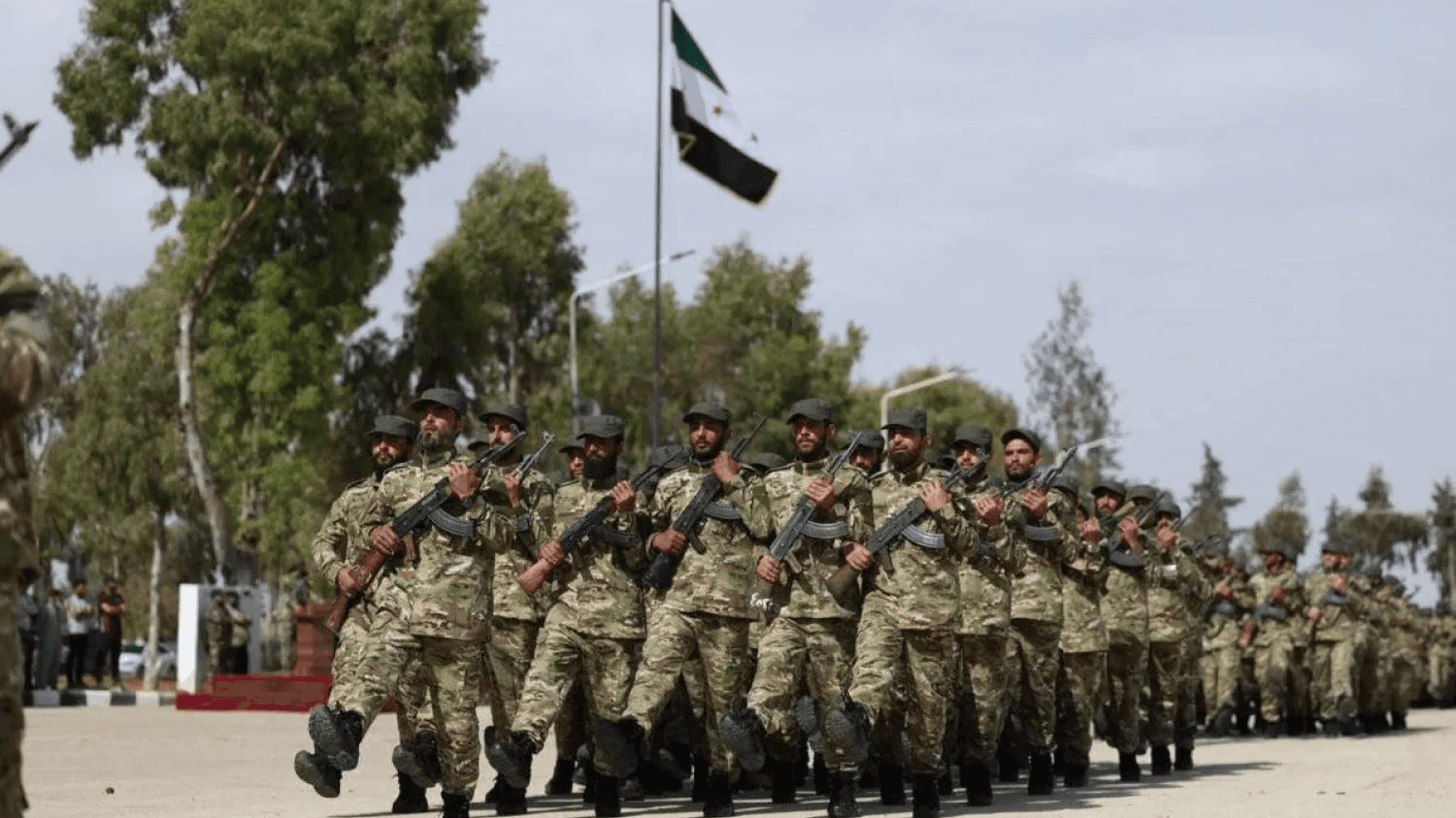 الدفاع السورية: استشهاد جندي وإصابة اثنين بهجوم في دير الزور