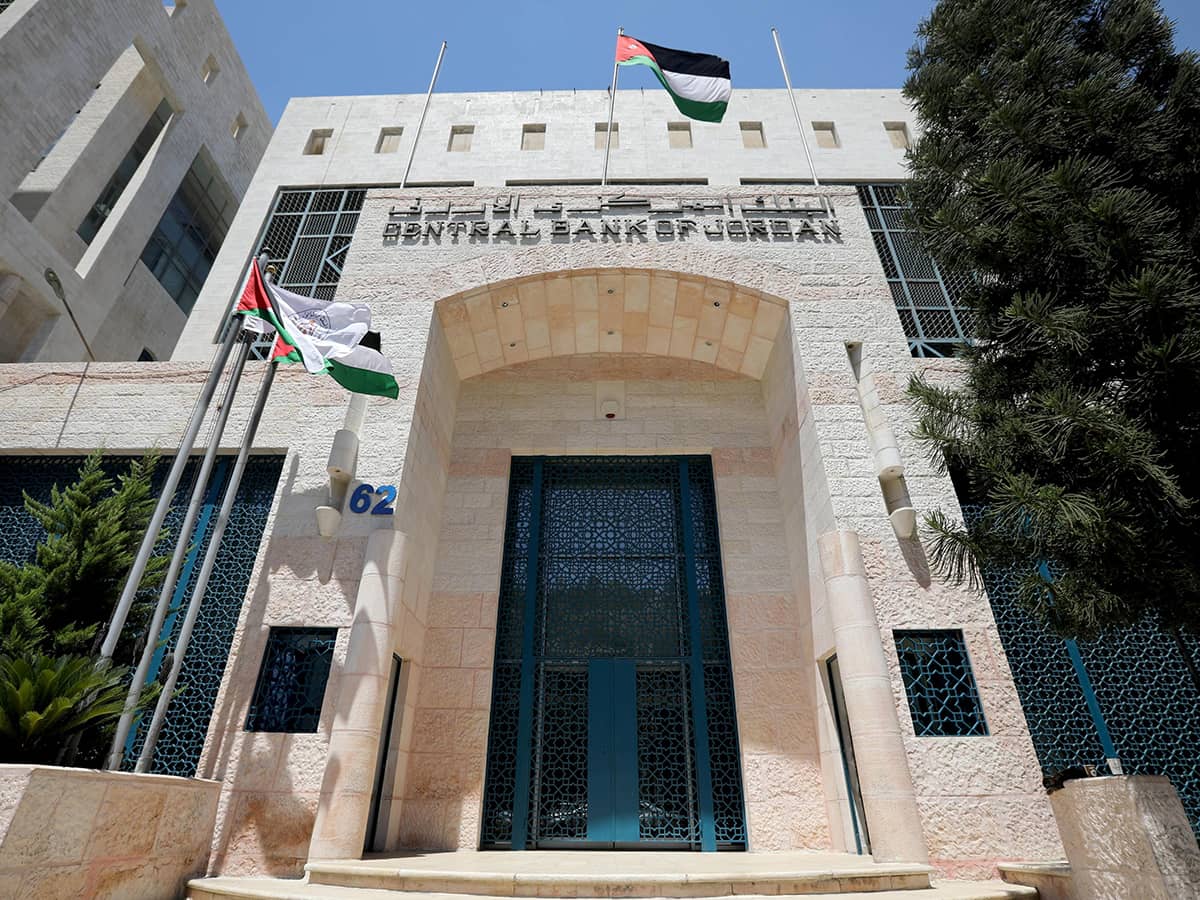 الحكومة تقترض 700 مليون دولار بسندات خزينة بفائدة 6.5%