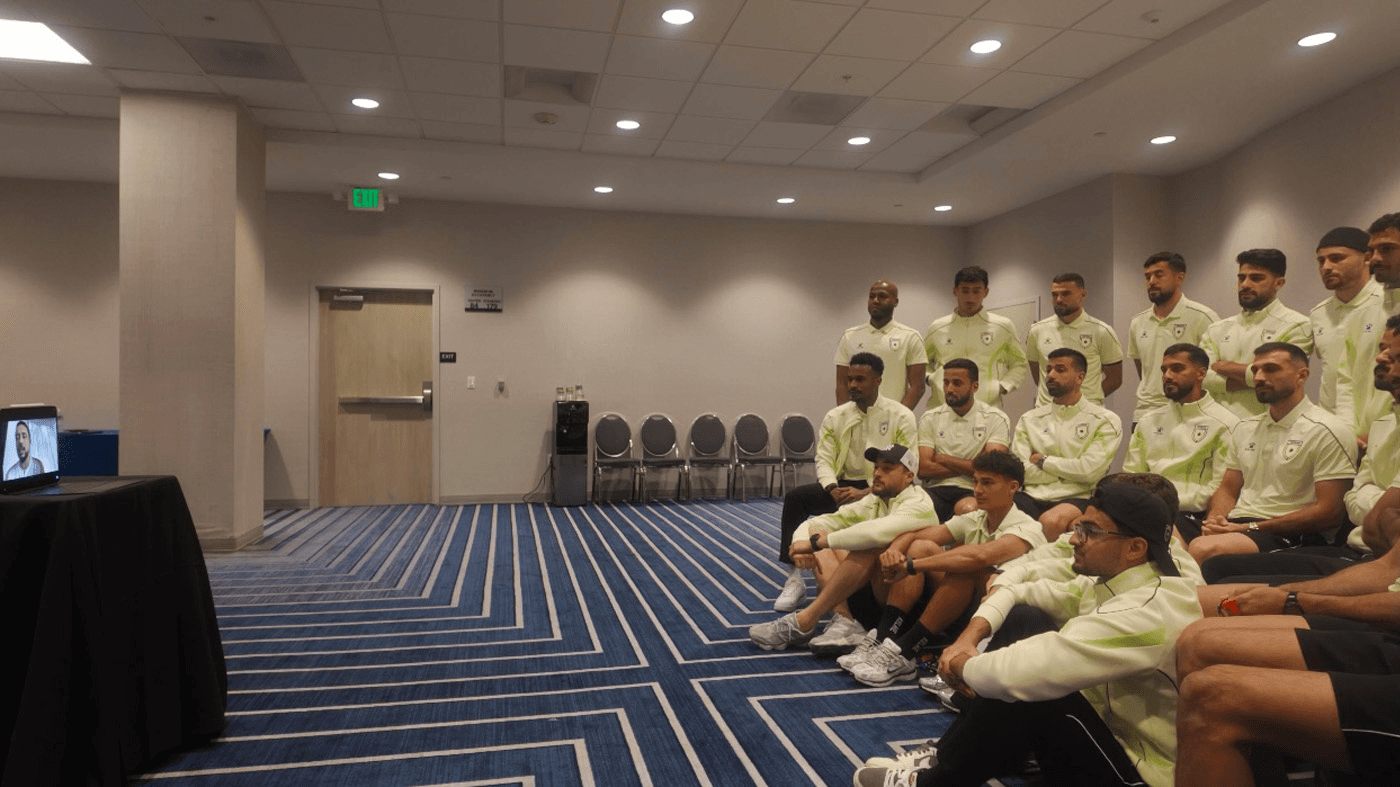 ولي العهد يرفع عزيمة "النشامى" قبيل مواجهة الجزائر