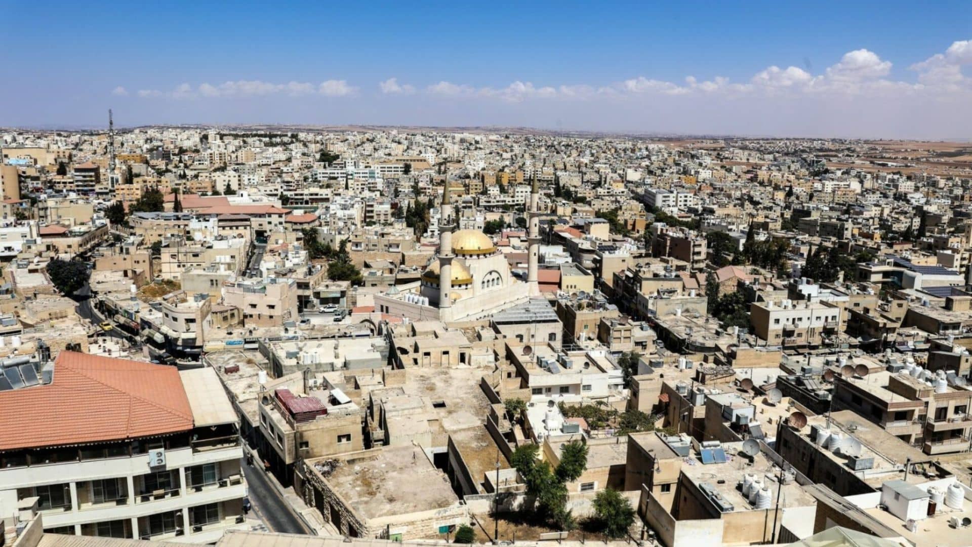 درجات حرارة أعلى من معدلاتها بنحو 5 درجات في الأردن