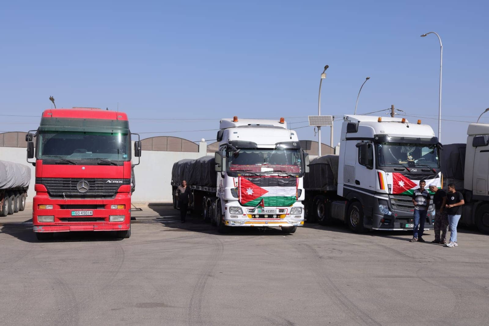 لماذا تعرضت الشاحنات الأردنية للاعتداء عند معبر نصيب