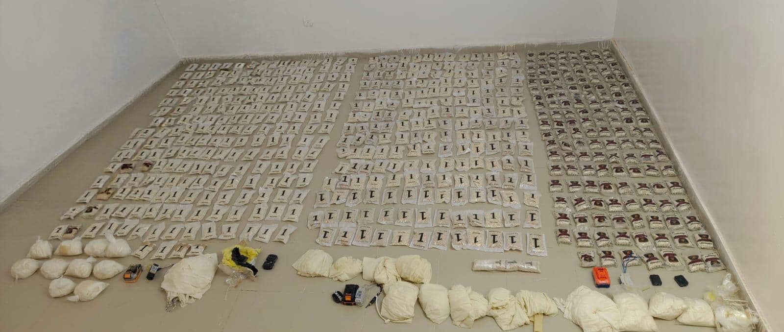 الجيش يحبط 10 محاولات تهريب مخدرات بواسطة بالونات وطائرة مسيرة