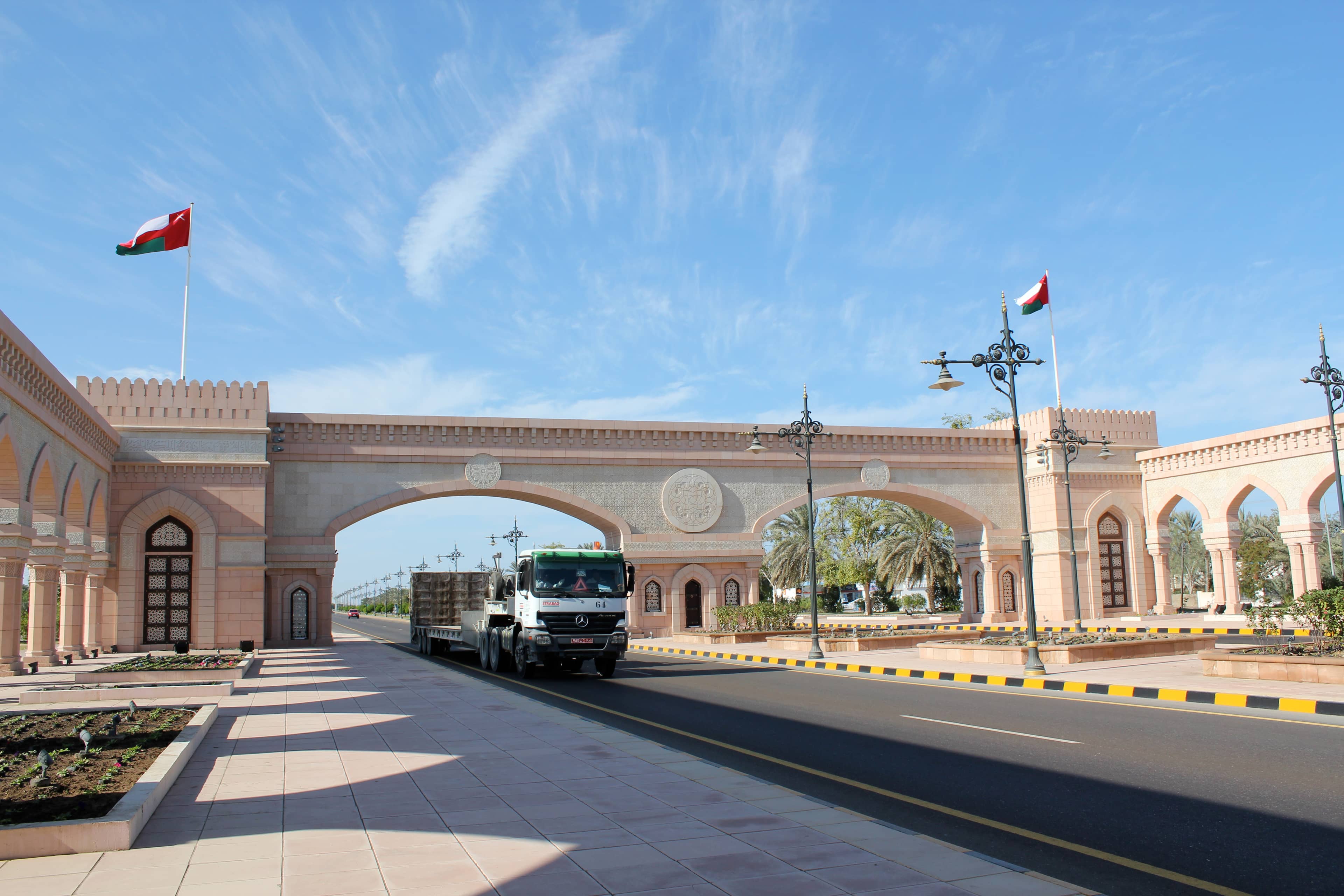 مقتل شخصين وإصابة آخرين جراء سقوط طائرتين مسيرتين في سلطنة عُمان