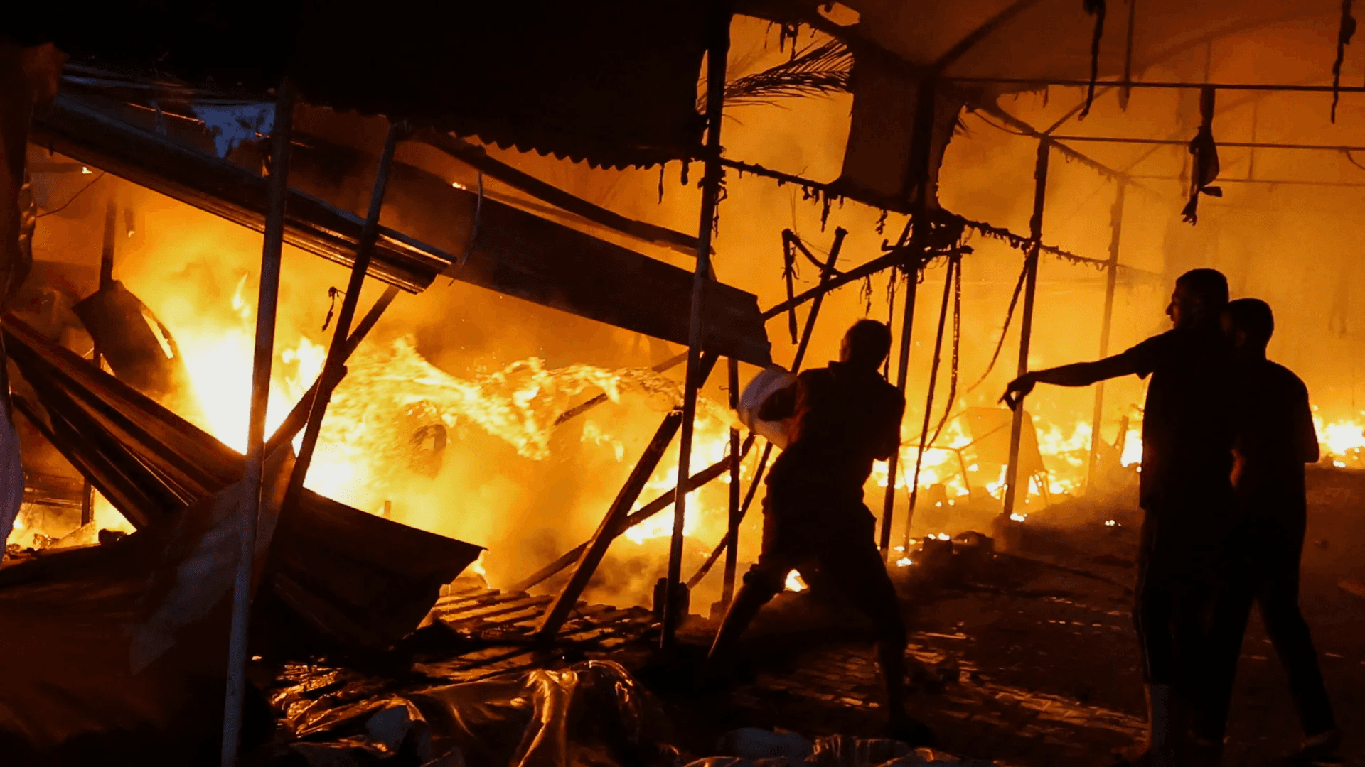 مصادر فلسطينية: شهداء وجرحى معظمهم أطفال بقصف خيام للنازحين في خان يونس