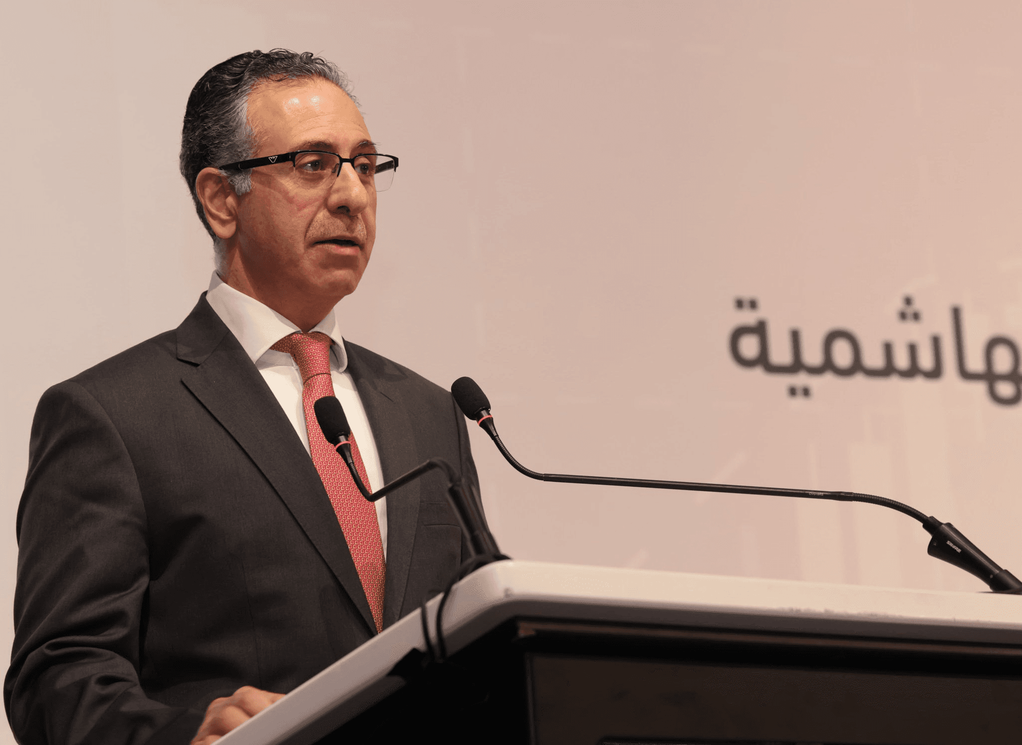 وزير الصناعة والتجارة يكشف لـ"عين" خطة الأردن البديلة حال شلل باب المندب