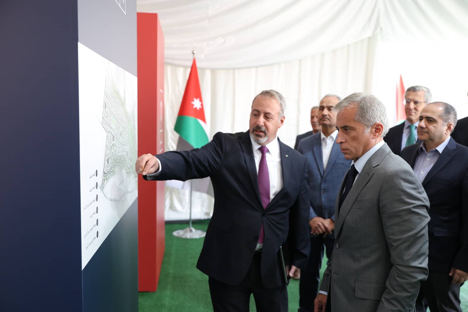 الحكومة تقيد في سجلاتها "عمرة" كأول ولادة لمدينة ذكية خضراء وسط الصحراء