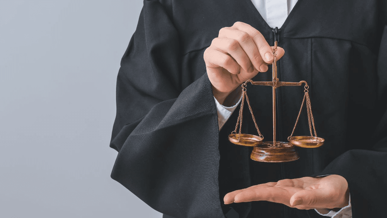 نقابة المحامين تحذر من تشبع مهنة المحاماة وتطالب بمراجعة أعداد القبول
