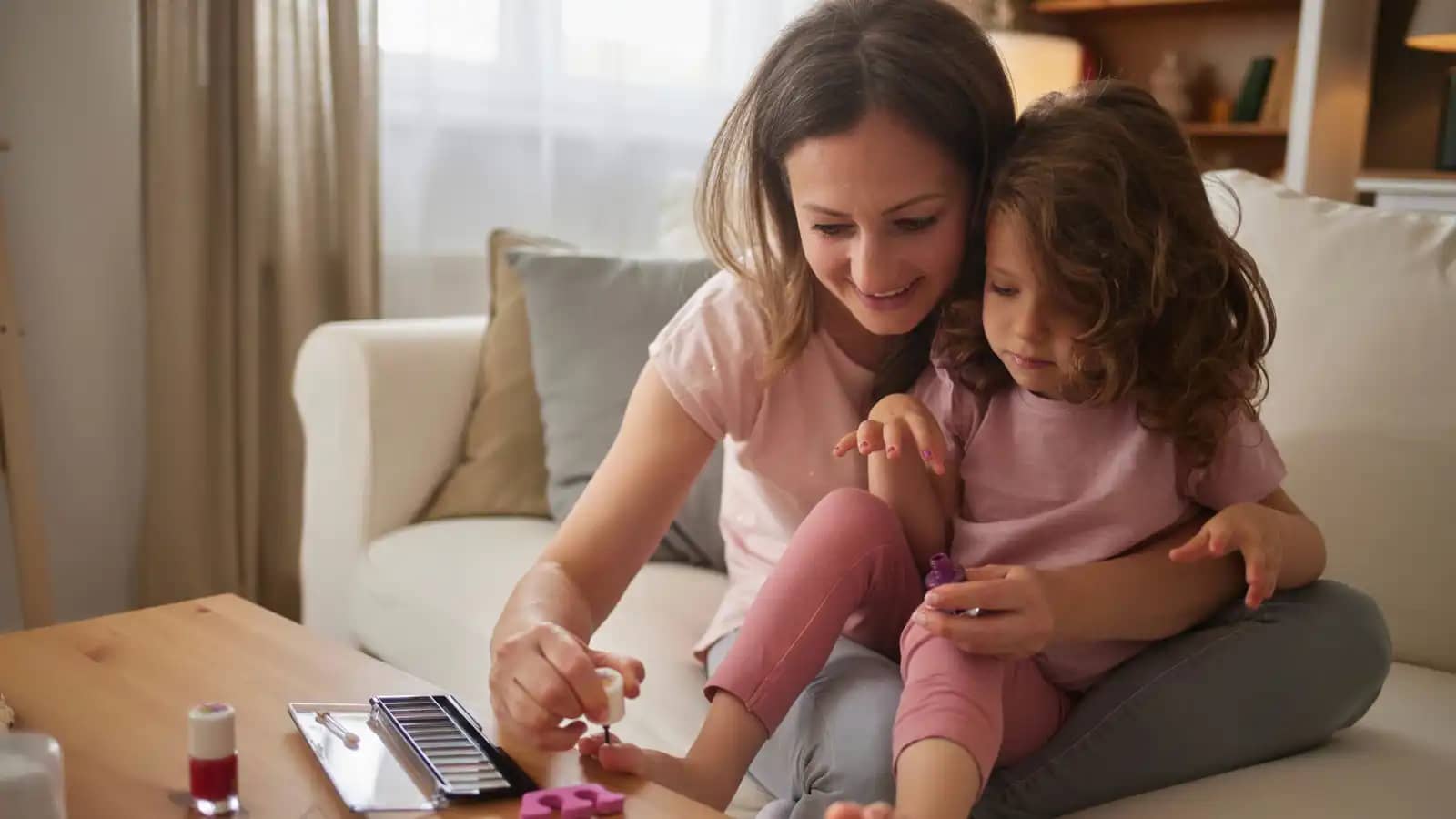 مستحضرات التجميل للأطفال.. مواد كيميائية مرعبة