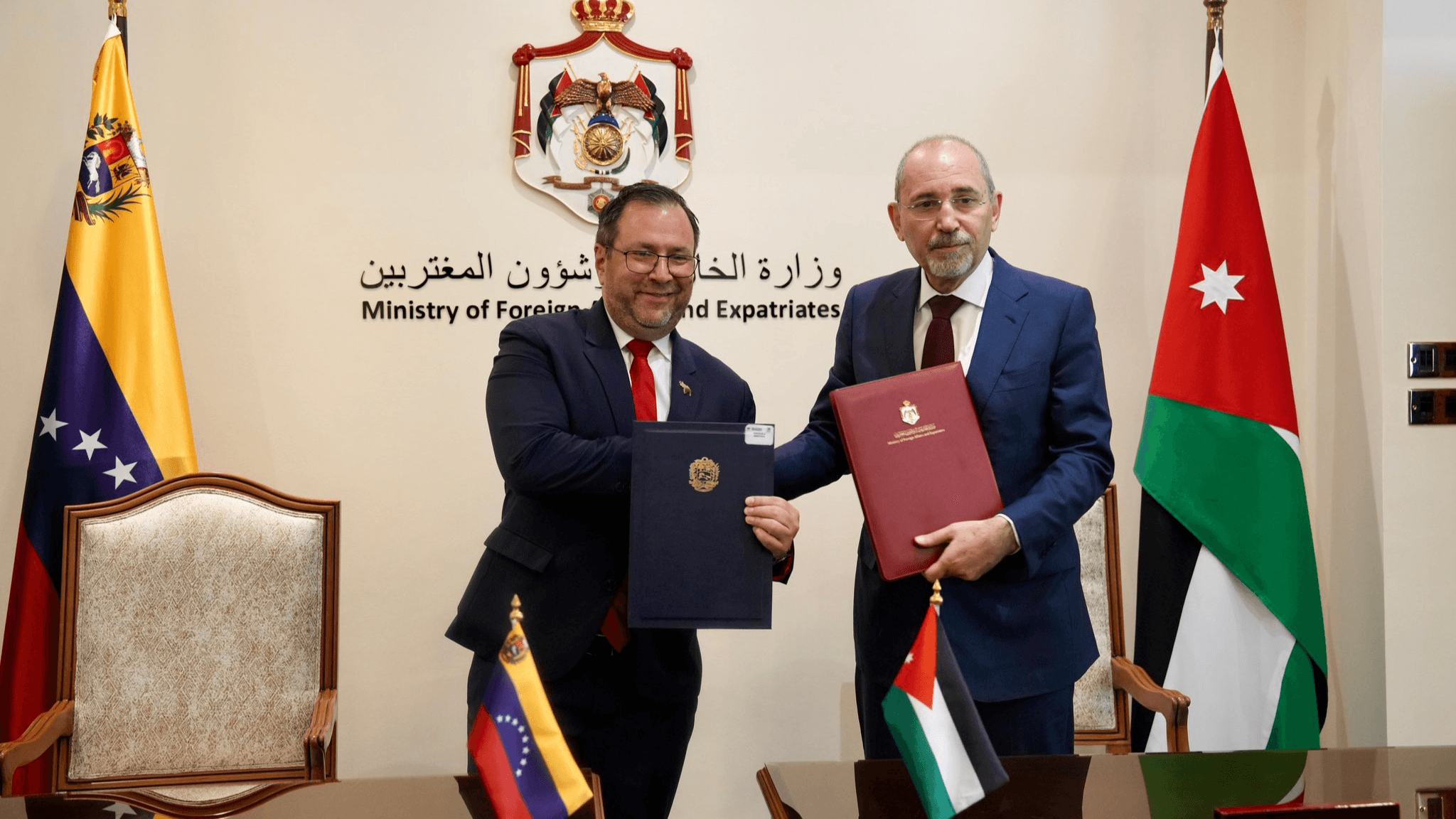 الأردن وفنزويلا يوقعان 4 اتفاقيات لتعزيز التعاون الاقتصادي والأكاديمي والزراعي