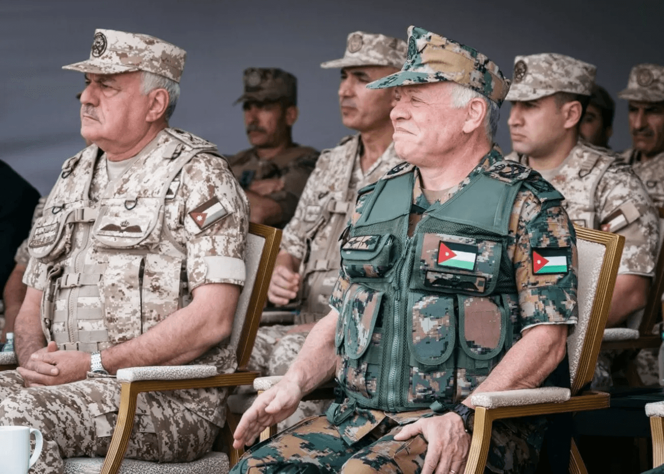 الملك يتلقى رسالة من الفريق الركن المتقاعد يوسف الحنيطي