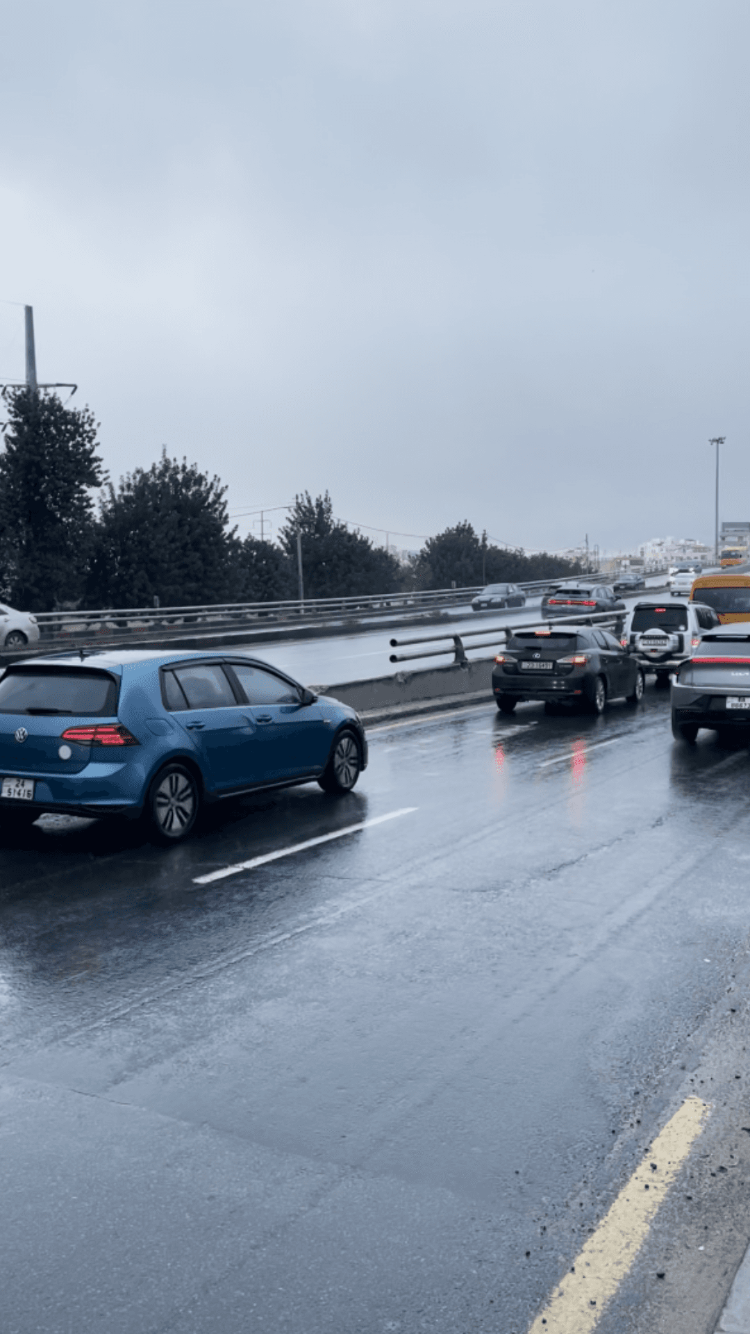 أمطار الخير تتساقط في عمّان