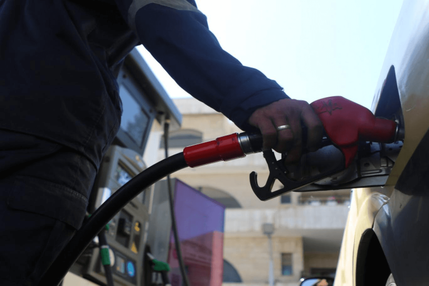 الشوبكي: ارتفاع أسعار المحروقات أزمة عالمية.. لكن حماية المواطن مسؤولية الحكومة