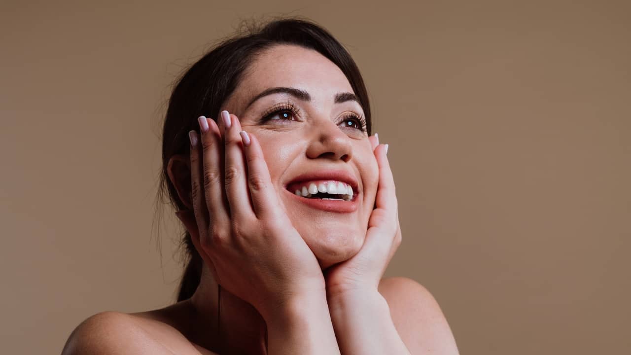 "مفتاح النضارة الذكي".. دليل اختيار السيروم المثالي لروتين عناية متكامل