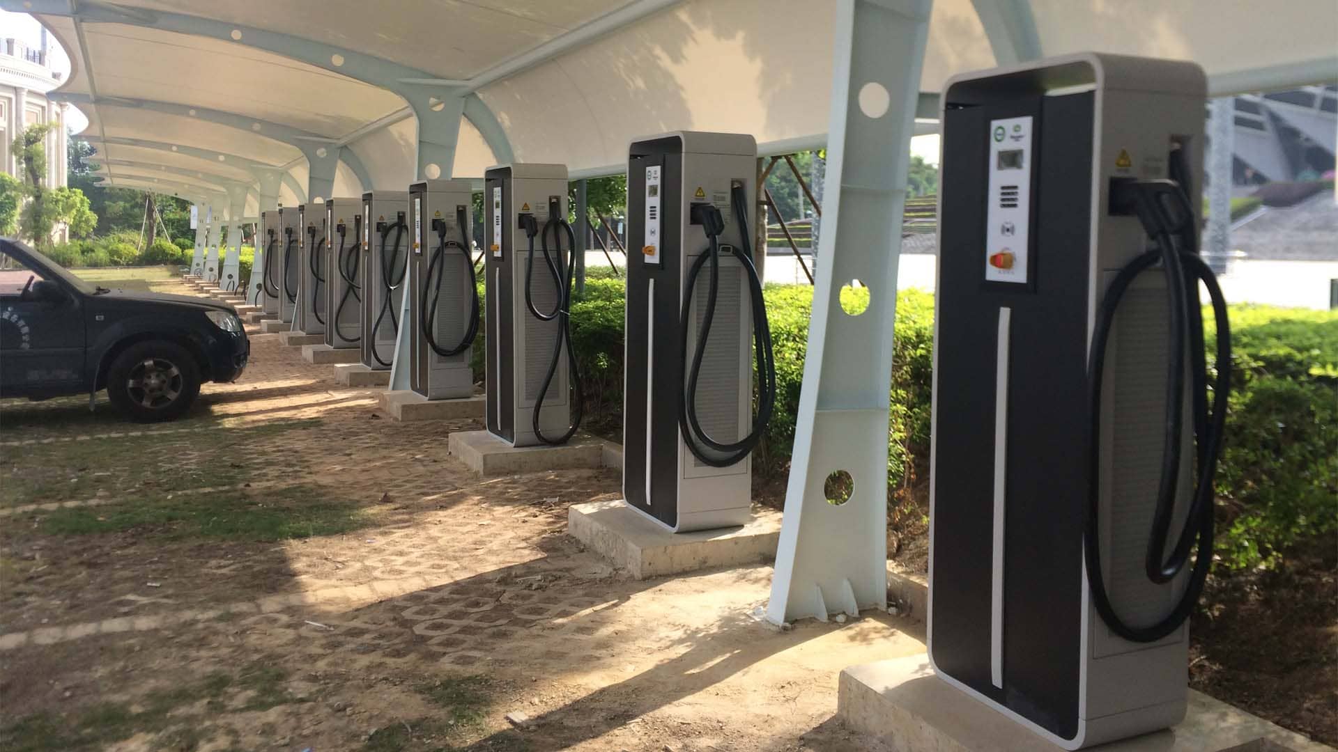 مستثمر يشكو من "البيع بخسارة".. هيئة الطاقة: خصم أسعار شحن الكهرباء مخالفة