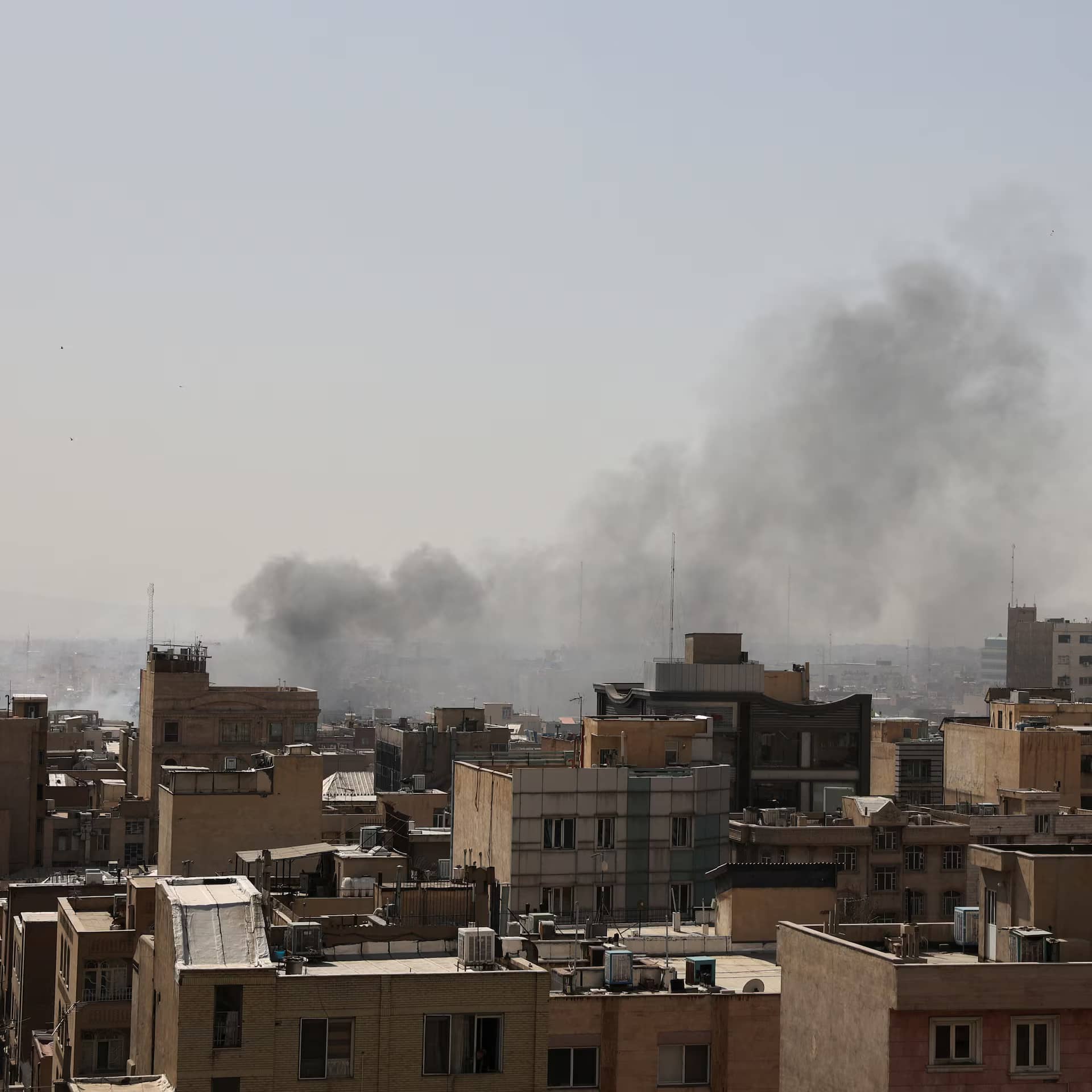 مسؤول أمريكي: الغارات على إيران ستستمر لأيام ولا نستهدف القيادة الإيرانية