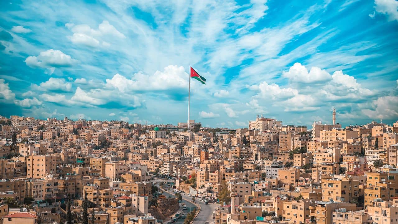 أجواء خريفية وانخفاض على الحرارة في الأردن الثلاثاء
