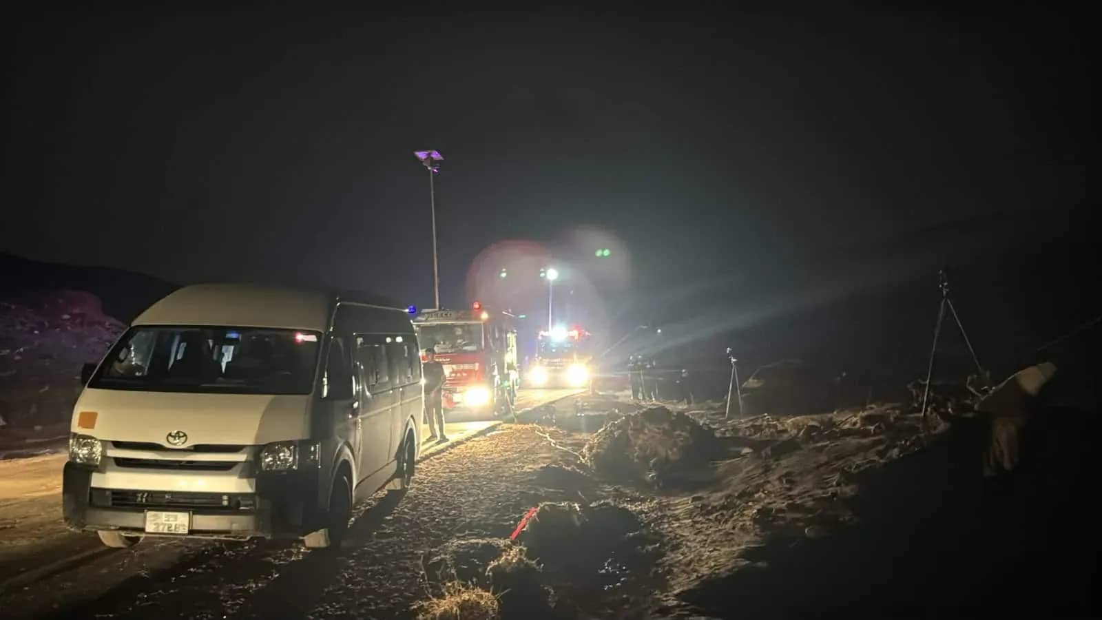 شاهد عيان لـ"الدار": السيول جرفت فتاتين في مركبة والديهما في صياغة والأب لم يتمكن من إنقاذهما