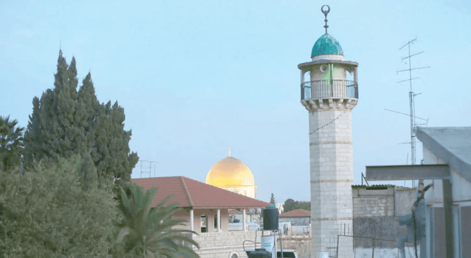 الأوقاف الفلسطينية تمنع رفع الآذان على السماعات الخارجية في المساجد القريبة من المستوطنات