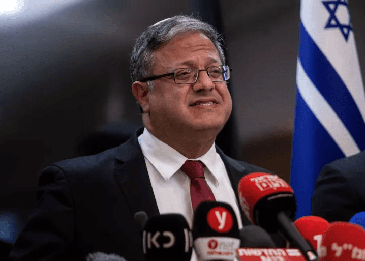 بن غفير يجدد منع زيارات عائلات الأسرى الفلسطينيين