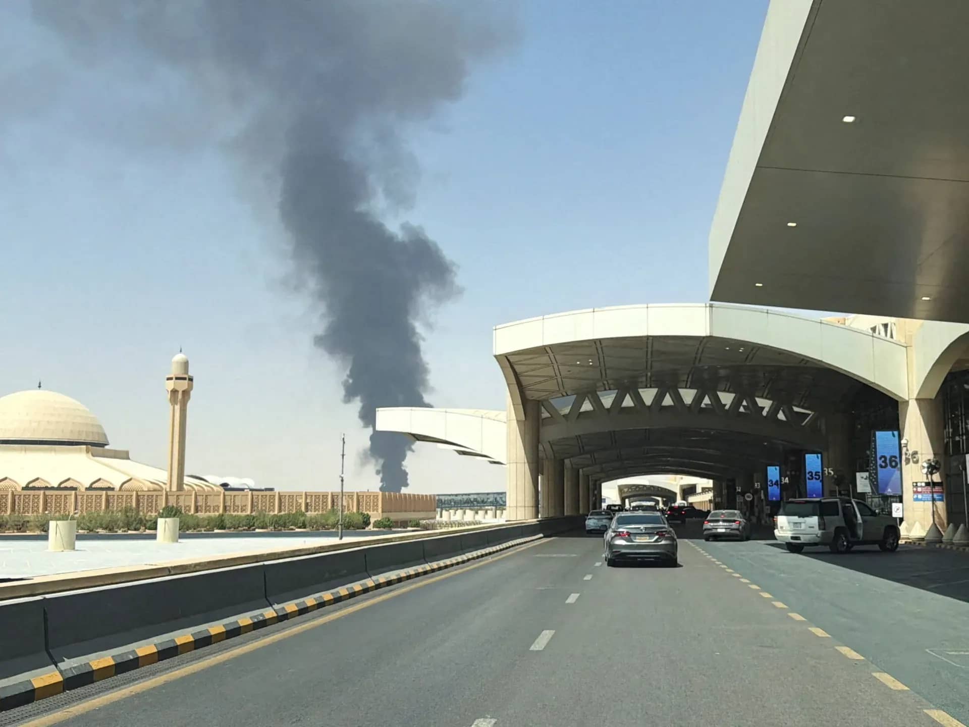 تعليق العمليات في مطار الملك خالد بالرياض إثر اعتداء استهدفه