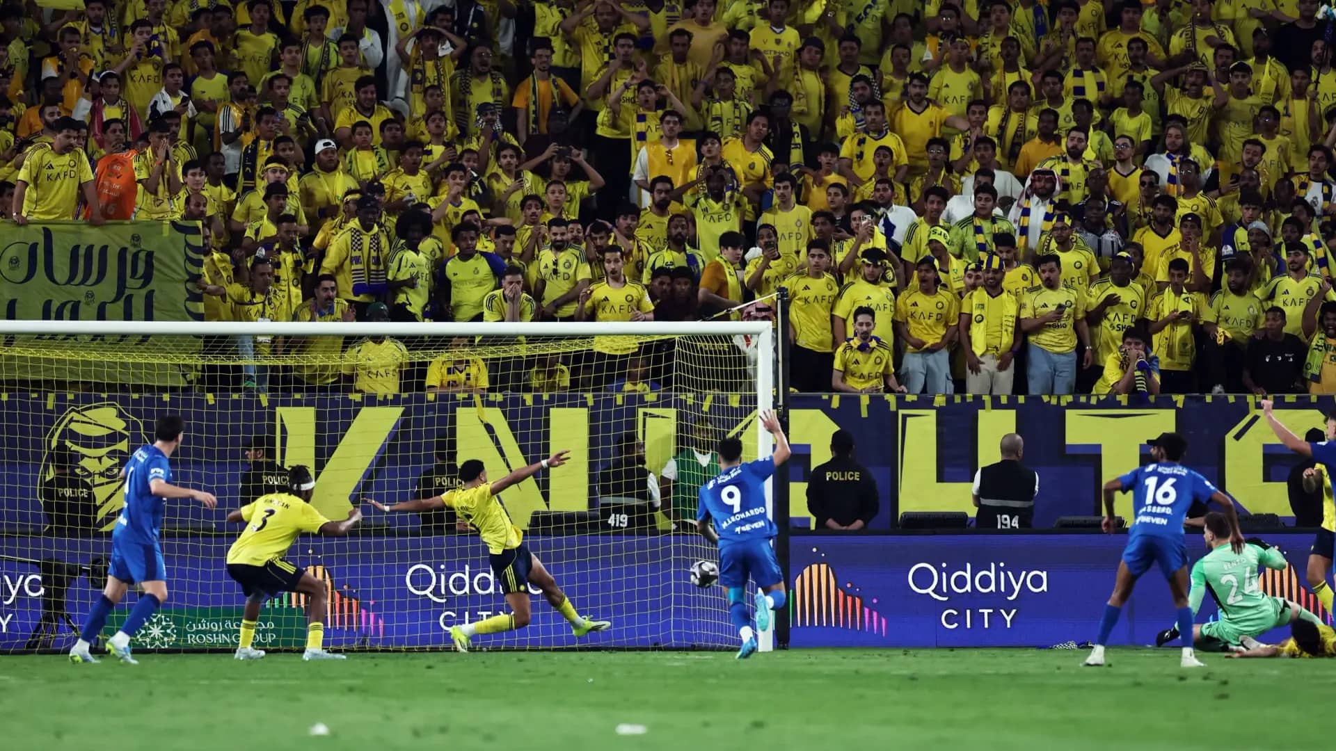 نيران صديقة تُفسد احتفالية النصر.. خطأ كارثي من بينتو في الدقيقة الأخيرة يؤجل حسم الدوري