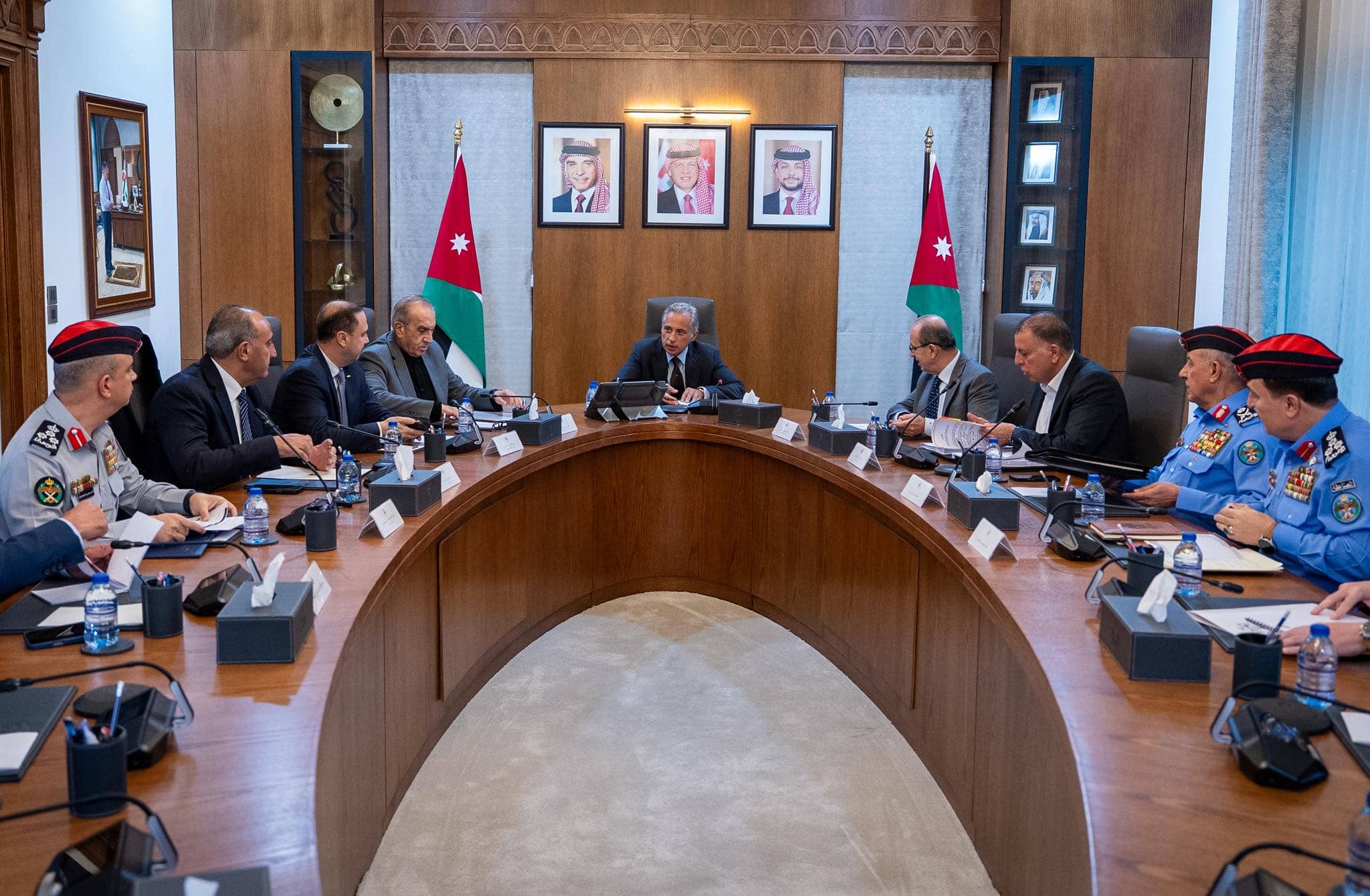 رئيس الوزراء يؤكد ضرورة تكثيف حملات التوعية وتزويد المواطنين بالمعلومات الدقيقة خلال الأحوال الجوية