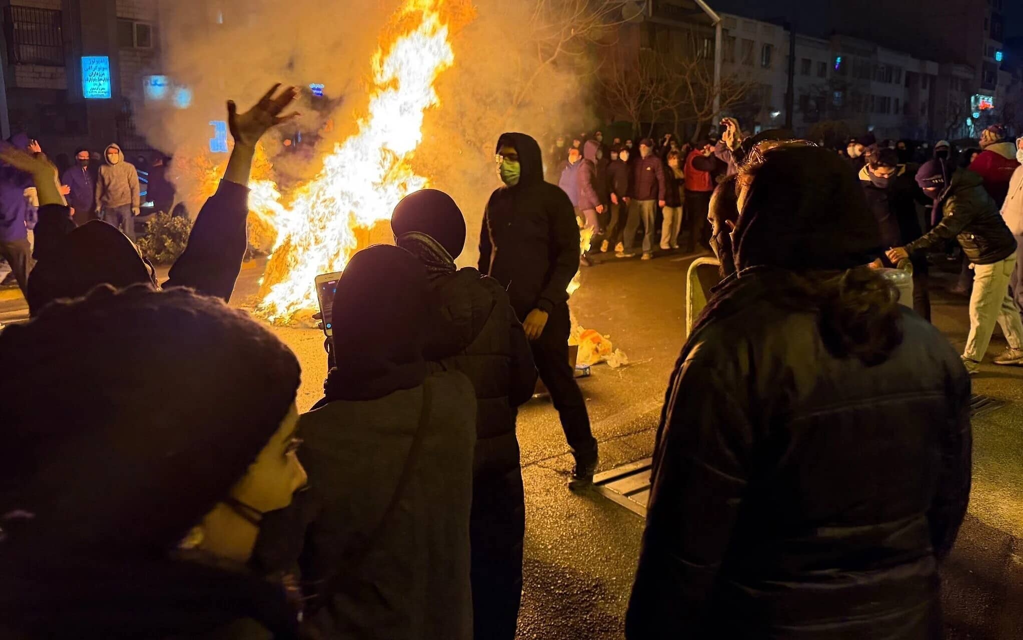 انقطاع الإنترنت يفاقم أزمات اقتصاد إيران عقب موجة احتجاجات دامية