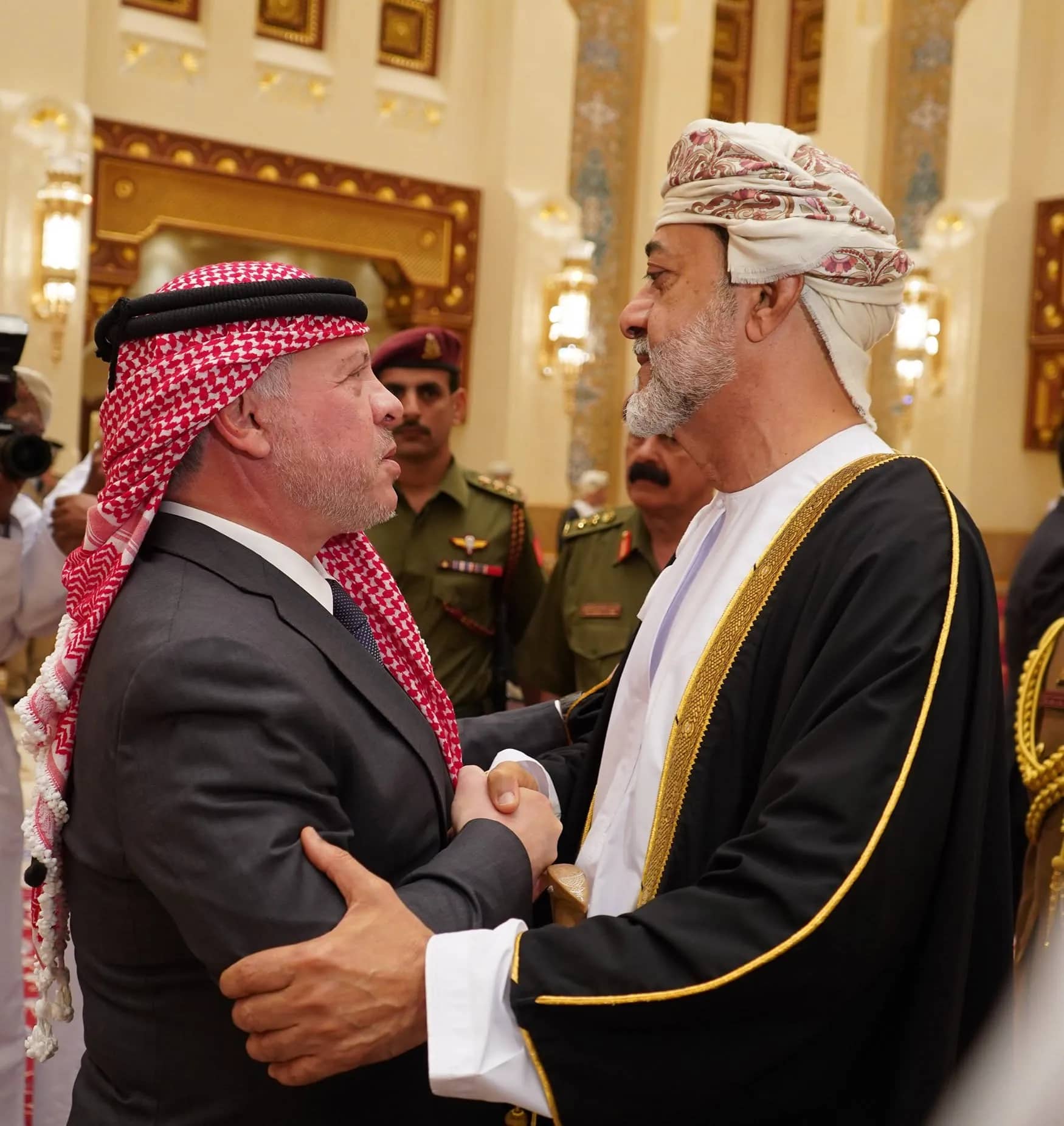 سلطان عُمان يعزي الملك هاتفيا بضحايا هجوم الكرك الإرهابي