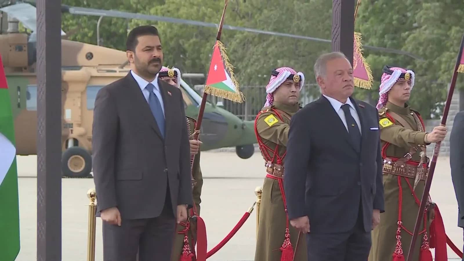 رئيس الوزراء العراقي علي الزيدي يصل إلى عمان