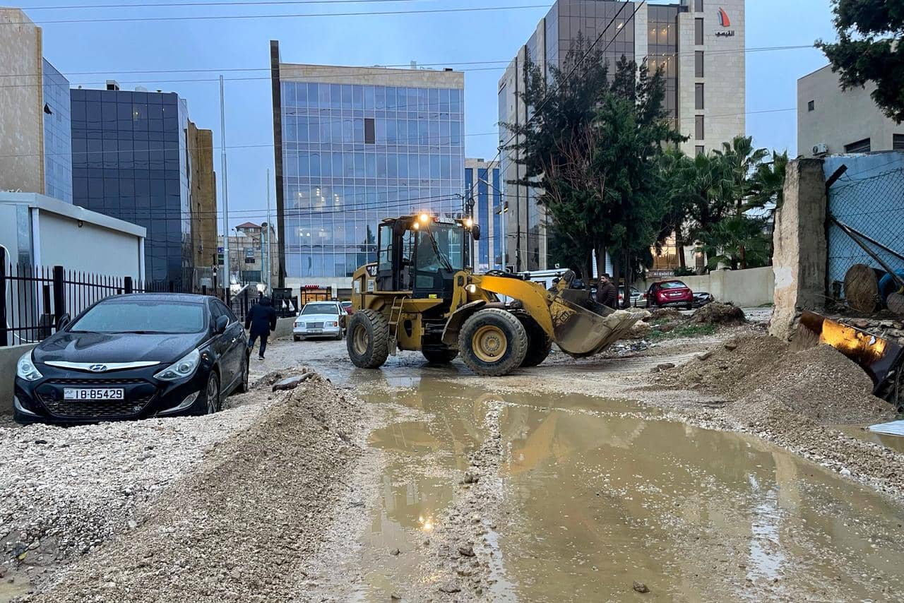 "الأشغال": معالجة غالبية "البؤر الساخنة" التي رُصدت خلال المنخفضات الجوية السابقة