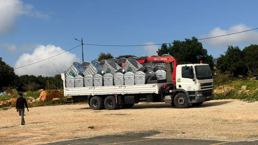 وزارة البيئة توزع 263 حاوية وسلة نفايات في البلقاء