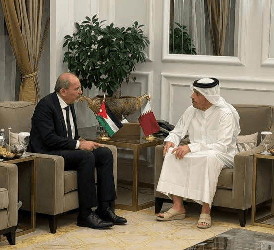 الصفدي يبحث مع نظيره القطري الأوضاع الإقليمية