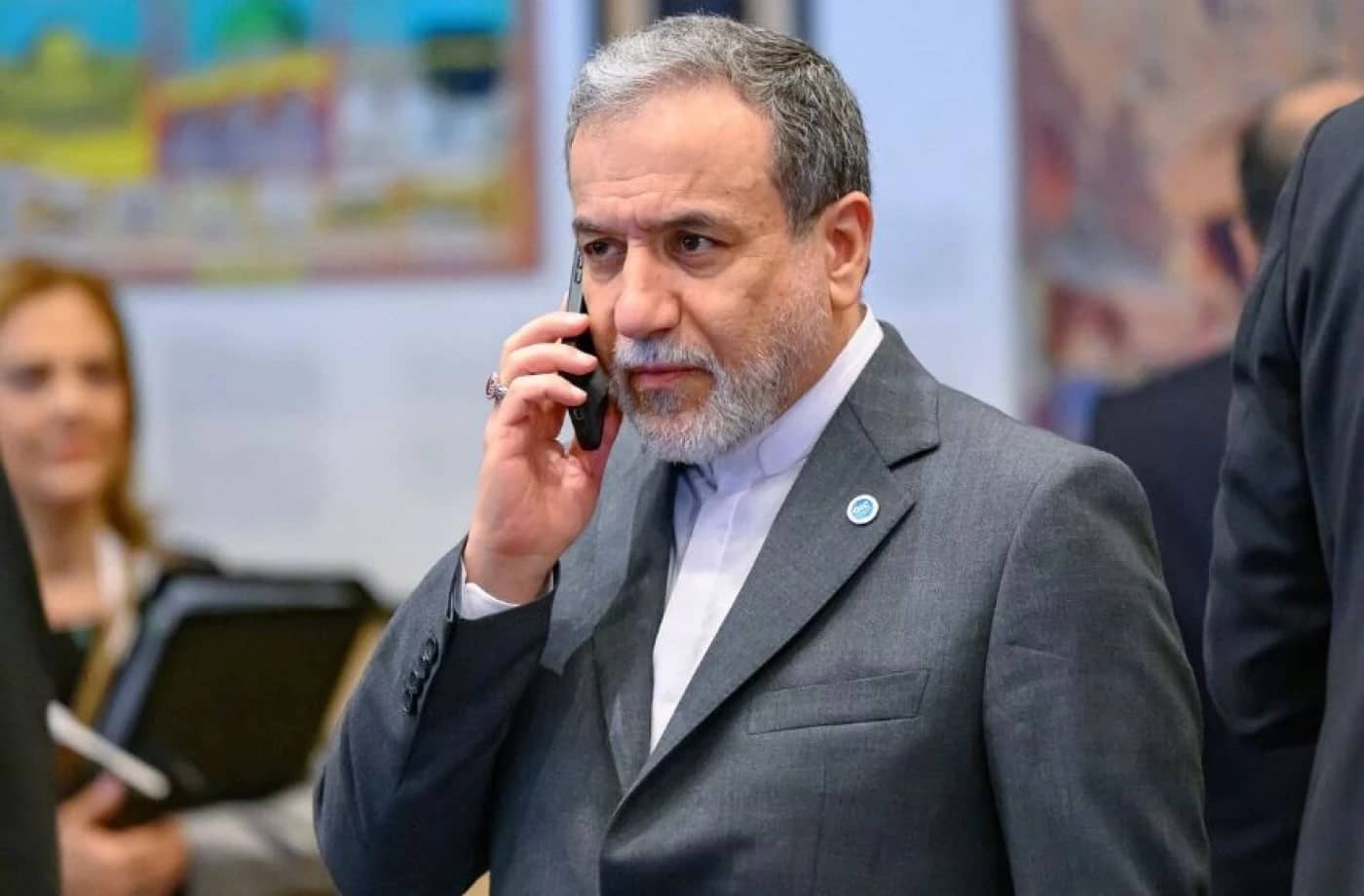 وزير الخارجية الإيراني يعود إلى إسلام أباد بعد زيارة مسقط