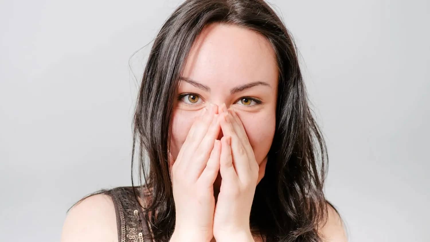 احمرار الوجه عند الخجل.. علامة إحراج أم رسالة خفية؟