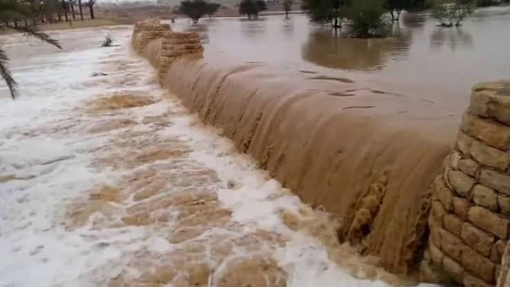 الأمن العام: البحث عن شخص جرفته السيول في البلقاء وفتاتين في مأدبا