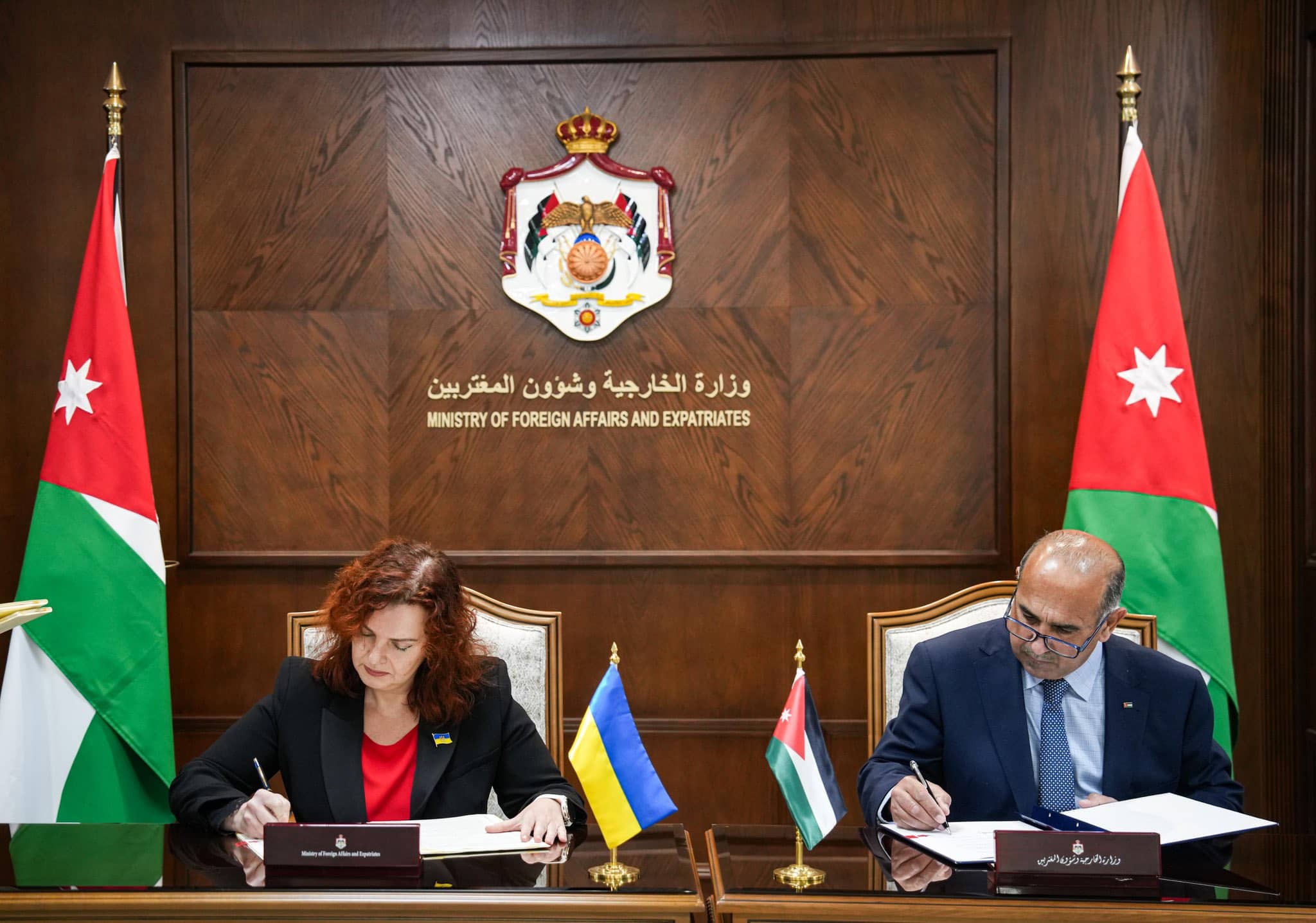 الأردن وأوكرانيا توقعان اتفاقية للإعفاء من تأشيرات الدخول لجوازات السفر الدبلوماسية والخدمة بين الحكومتين