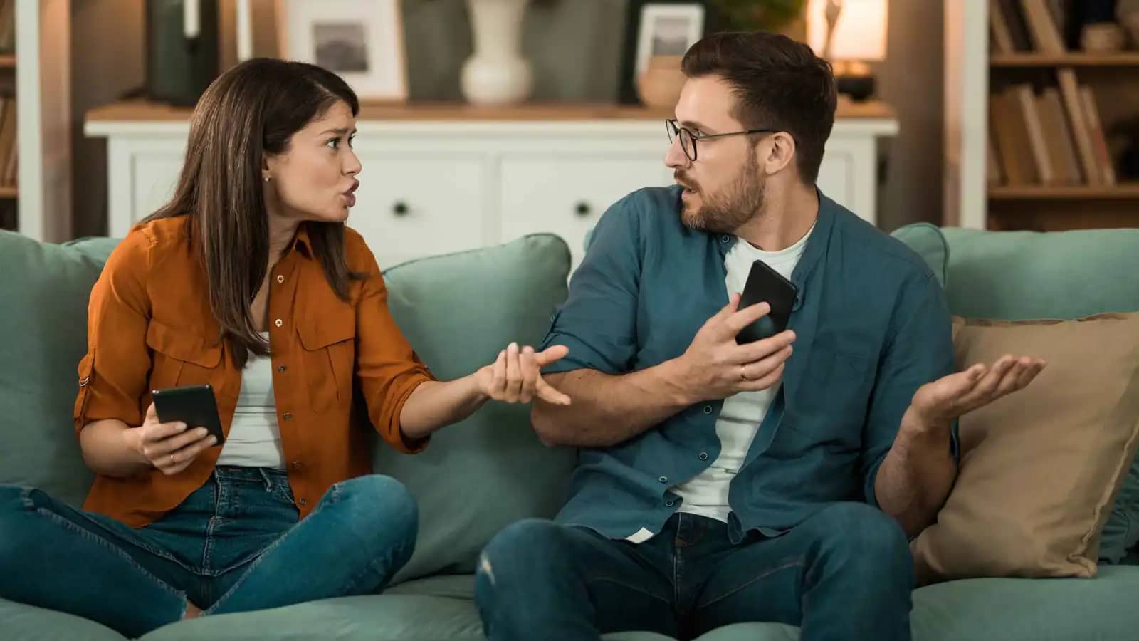 5 علامات تكشف الكذب المرضي وفق خبراء نفسيين