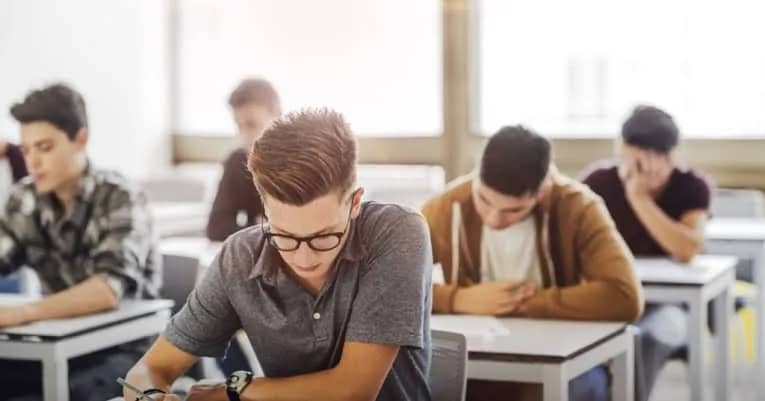 "التربية" تحذر من الالتحاق بمدارس خارج الأردن غير معتمدة