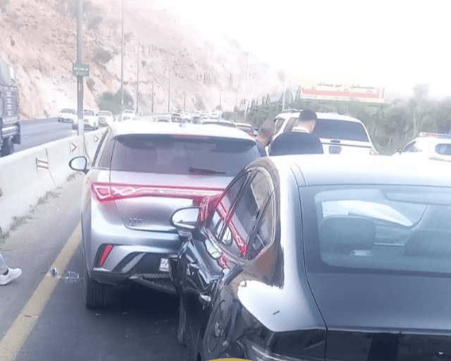 تصادم 3 مركبات يعيق الحركة على طريق إربد – عمّان