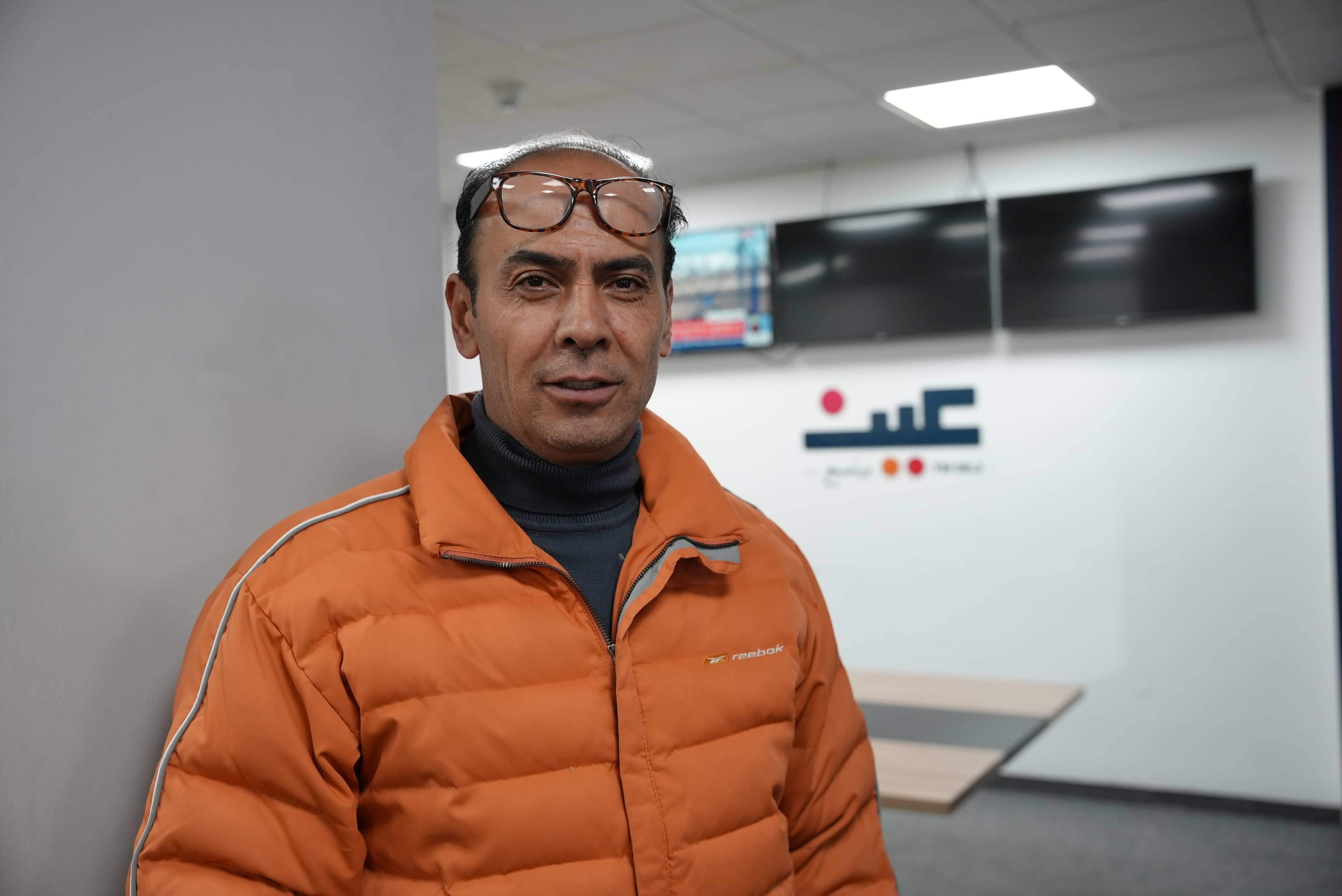 خبير أعشاب يبتكر مشروبات توازن بين المذاق والفائدة