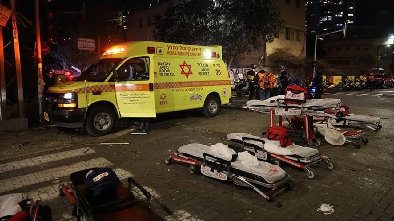 إسعاف الاحتلال: قتيلان وإصابات في هجوم صاروخي إيراني على تل أبيب